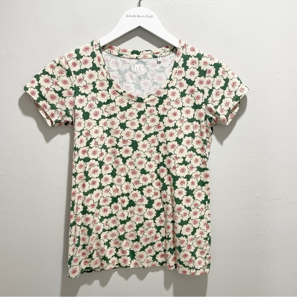 UNIQLO Women’s Ivory Green Red Allover Floral Short Sleeve Tee Shirt Size XS